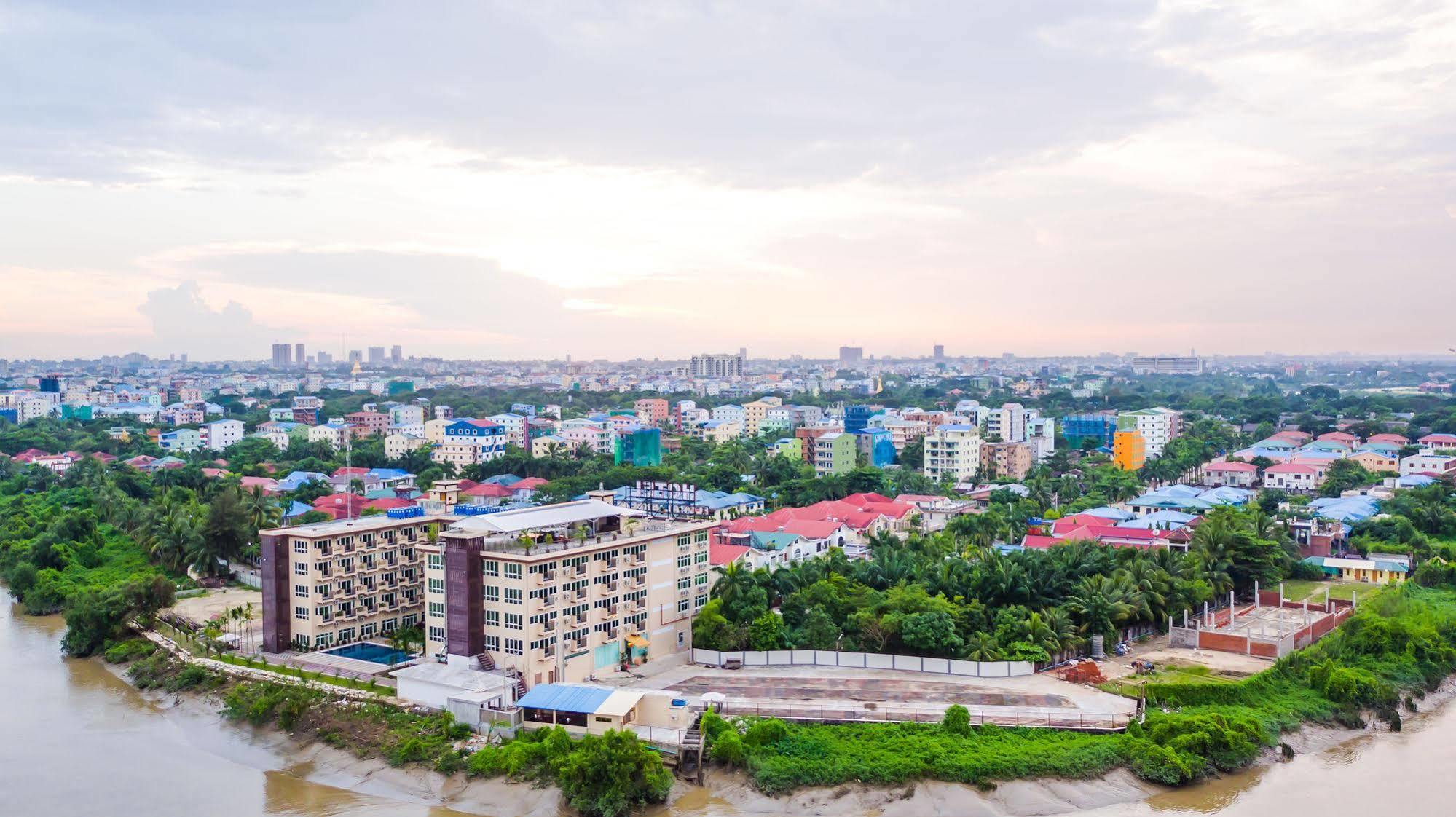 Hotel Sincere Smile Yangon Bagian luar foto