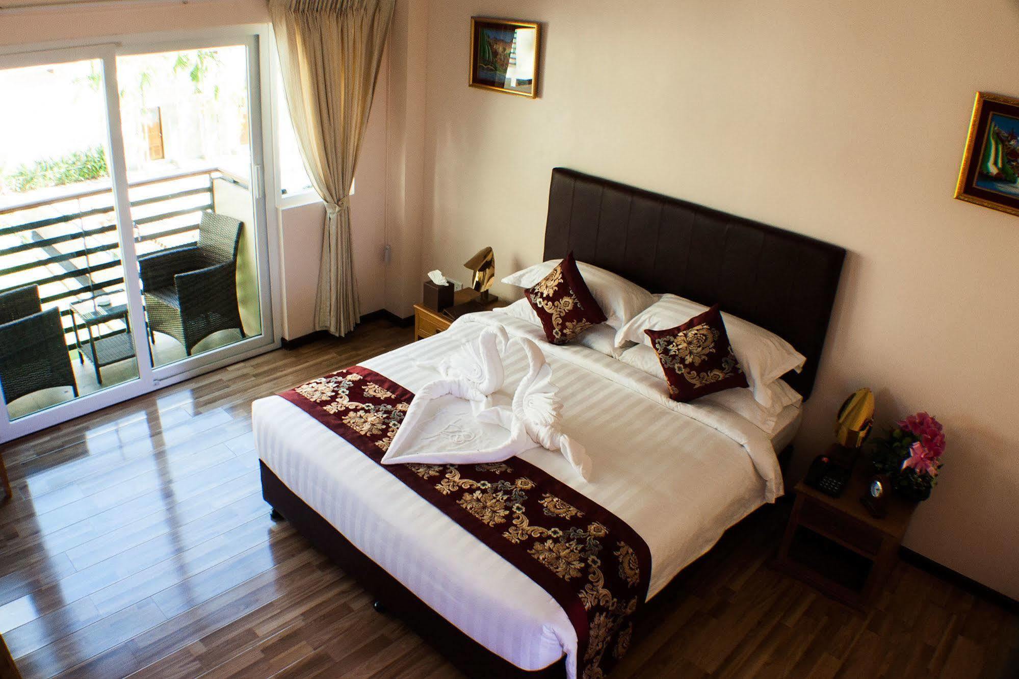 Hotel Sincere Smile Yangon Bagian luar foto