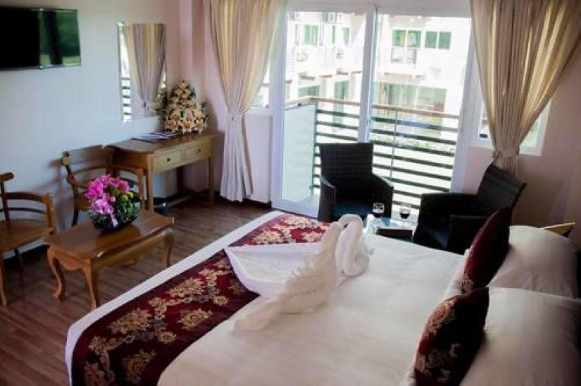 Hotel Sincere Smile Yangon Bagian luar foto